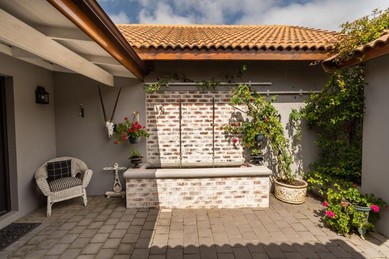 To Let 3 Bedroom Property for Rent in Whale Rock Gardens Western Cape